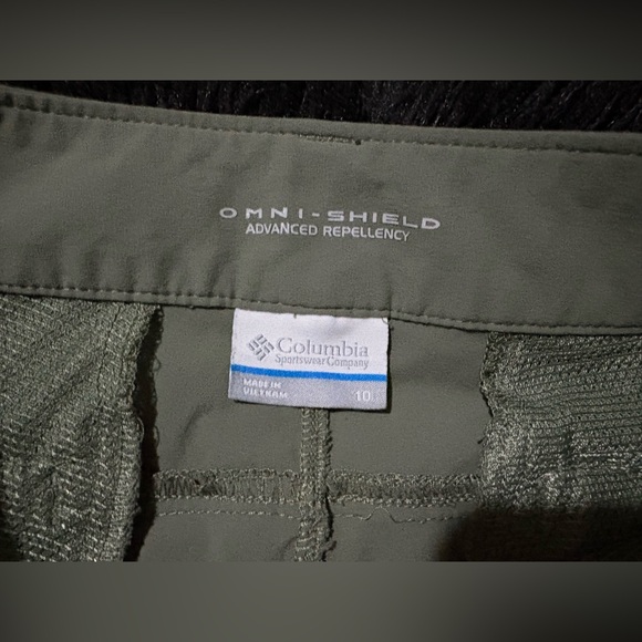 Columbia Hiking Green Omni-Shield Outdoor Adventurous Woman Capris w/ +pockets - Picture 4 of 6